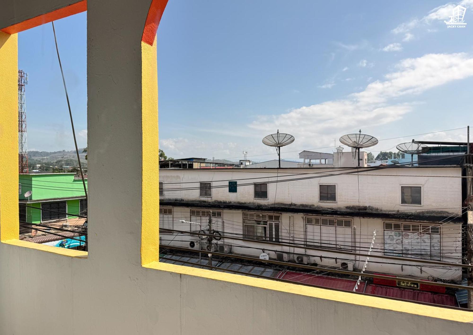 Jacky Chan Hotel Betong Exterior photo